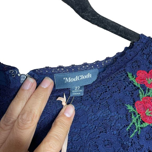 NWT ModCloth A-Line WomanDress Sz 22 Navy Lace Floral Embroidered Long Sleeve - Picture 5 of 16